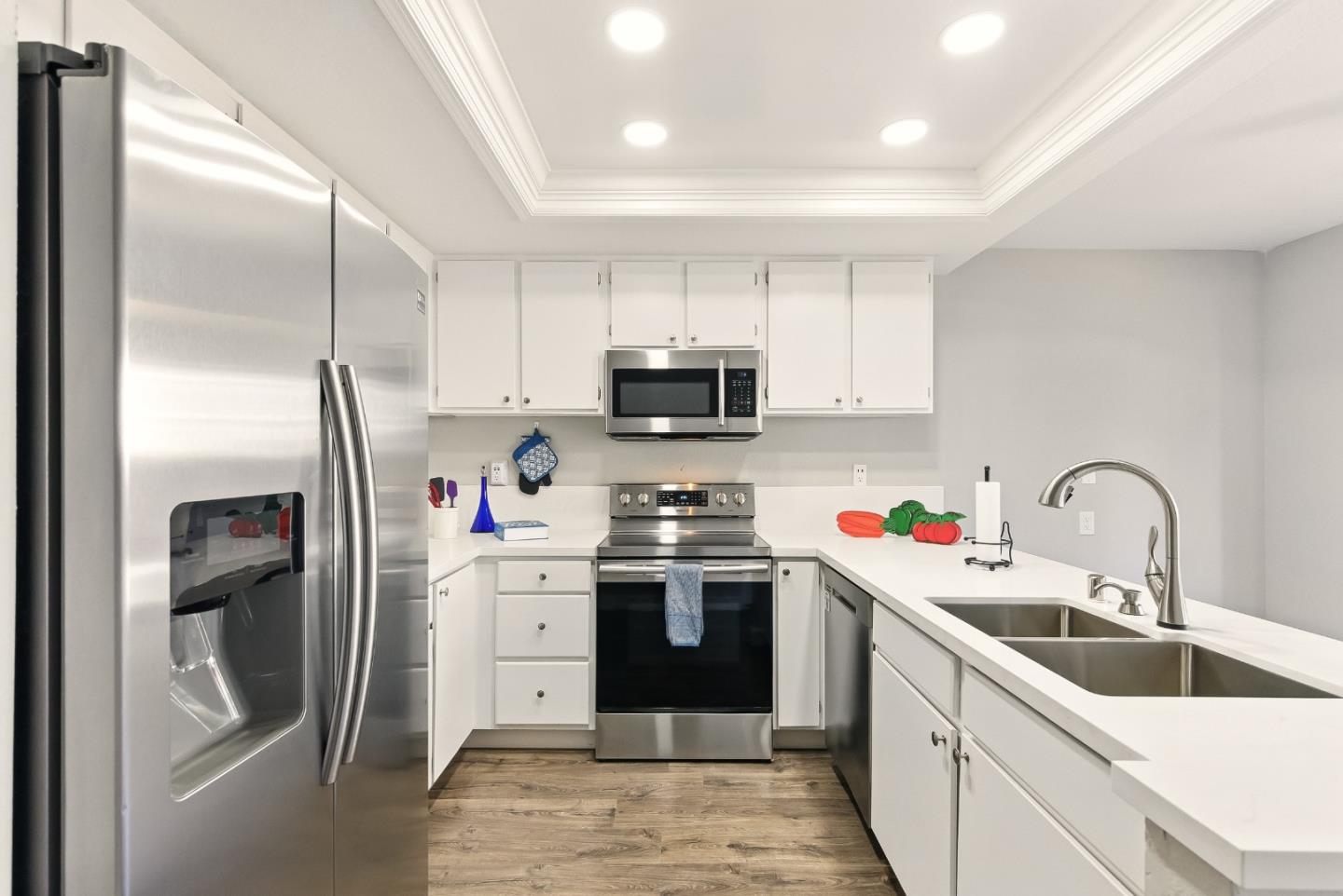 Detail Gallery Image 3 of 15 For 18013 Hillwood Ln, Morgan Hill,  CA 95037 - 2 Beds | 2/1 Baths