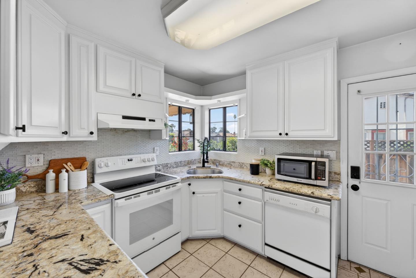 Detail Gallery Image 4 of 36 For 2937 Betsy Way, San Jose,  CA 95133 - 2 Beds | 1 Baths