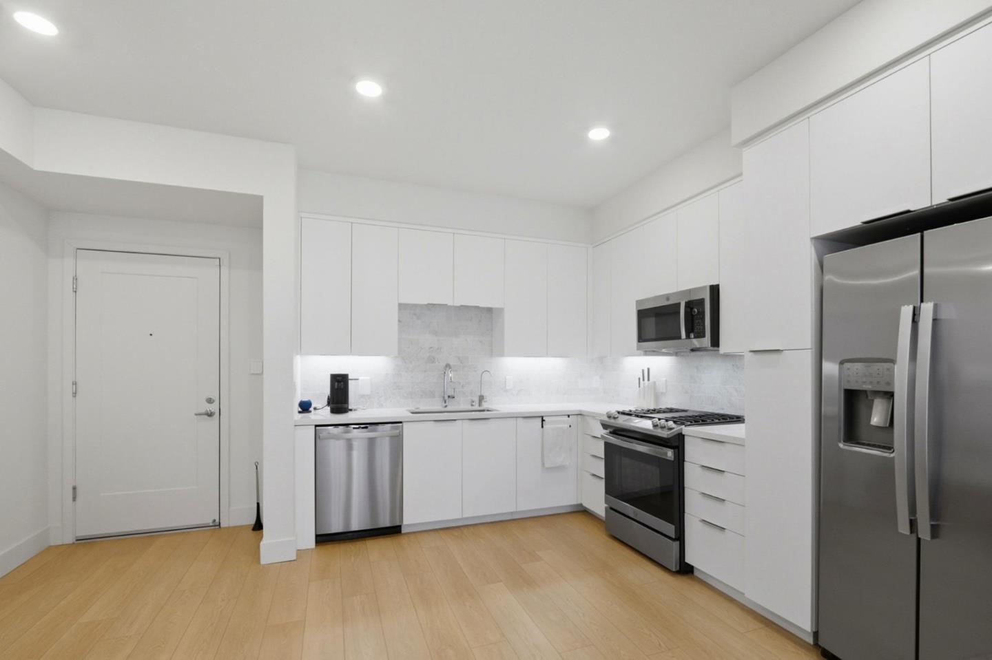 Detail Gallery Image 7 of 54 For 3512 Vision Cmn #512,  Fremont,  CA 94538 - 1 Beds | 1 Baths