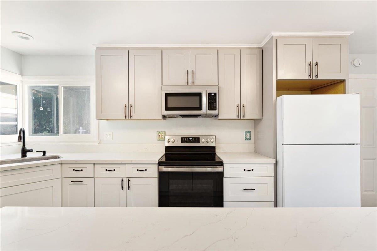 Detail Gallery Image 11 of 30 For 215 Moon Dr, Boulder Creek,  CA 95006 - 3 Beds | 2 Baths