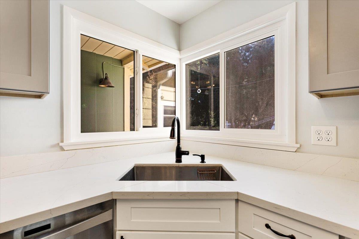 Detail Gallery Image 12 of 30 For 215 Moon Dr, Boulder Creek,  CA 95006 - 3 Beds | 2 Baths