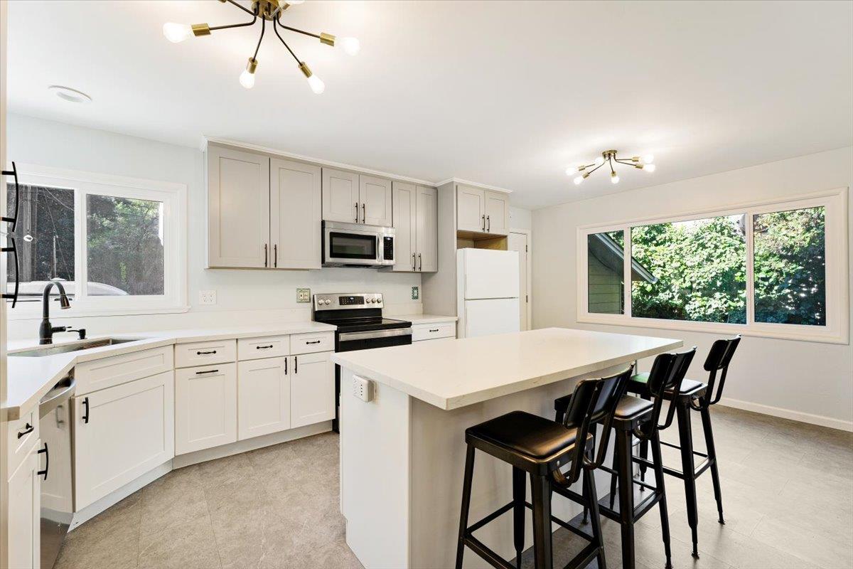 Detail Gallery Image 7 of 30 For 215 Moon Dr, Boulder Creek,  CA 95006 - 3 Beds | 2 Baths