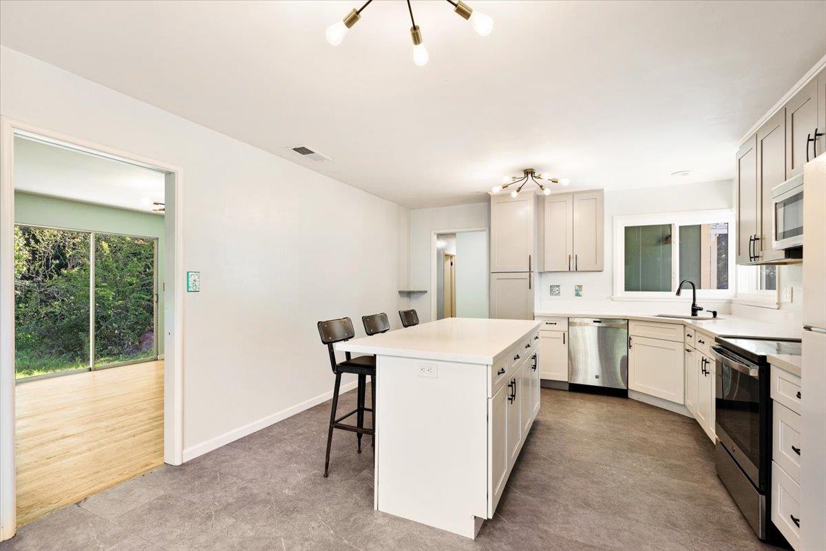 Detail Gallery Image 8 of 30 For 215 Moon Dr, Boulder Creek,  CA 95006 - 3 Beds | 2 Baths