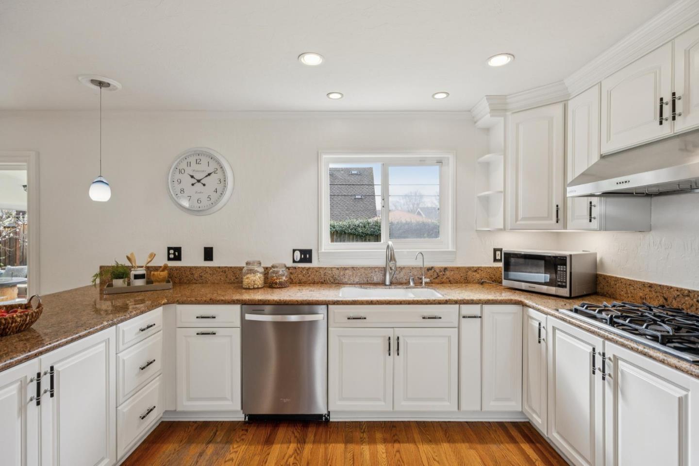 Detail Gallery Image 11 of 48 For 1792 Potrero Dr, San Jose,  CA 95124 - 5 Beds | 2/1 Baths