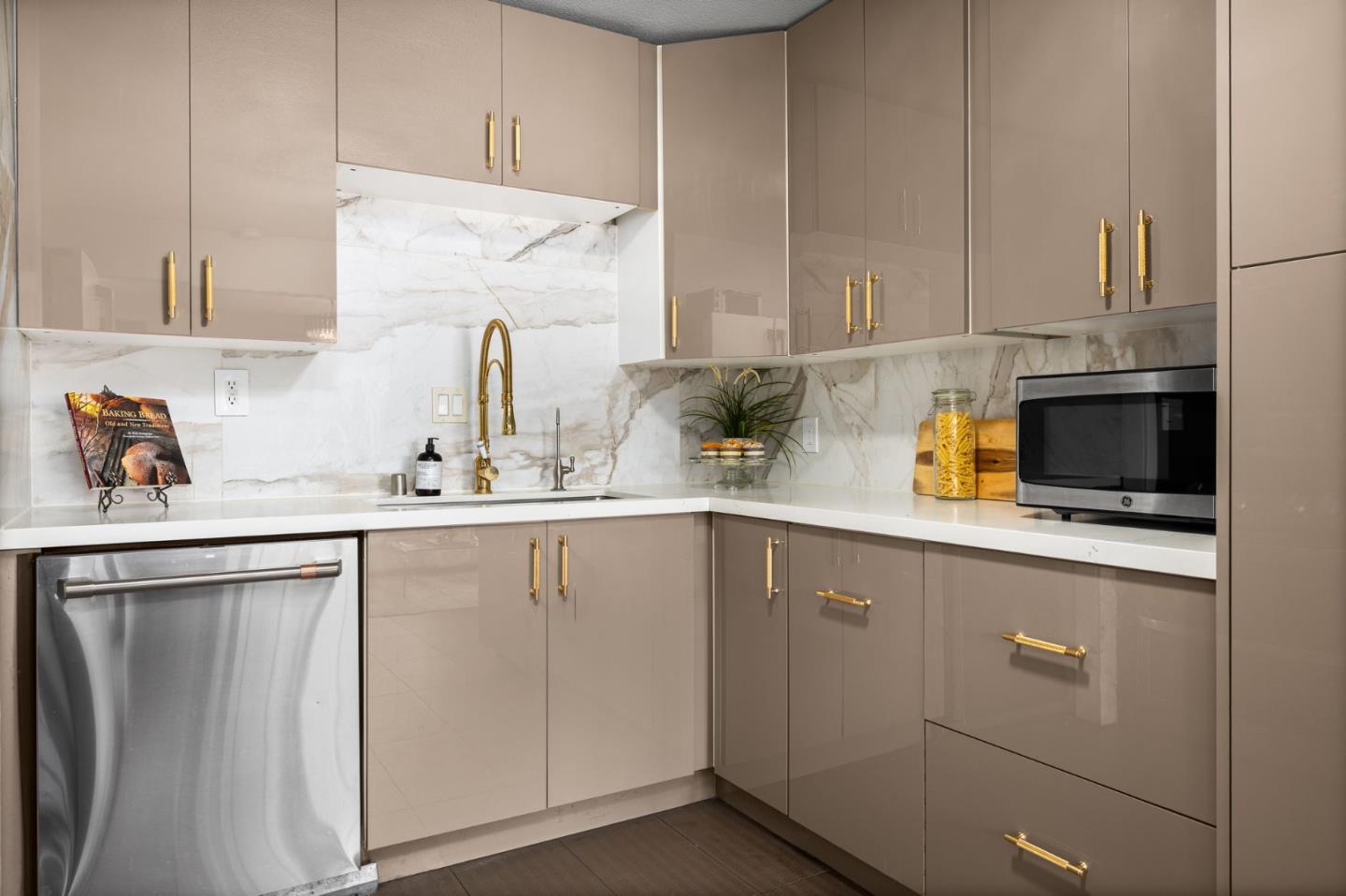 Detail Gallery Image 7 of 31 For 10121 Torrance Ave, San Jose,  CA 95127 - 9 Beds | 5 Baths