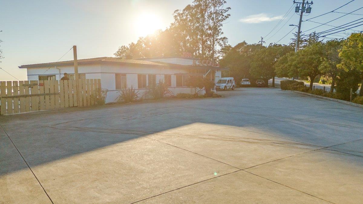 Detail Gallery Image 17 of 36 For 2300 Portola Dr, Santa Cruz,  CA 95062 - – Beds | – Baths