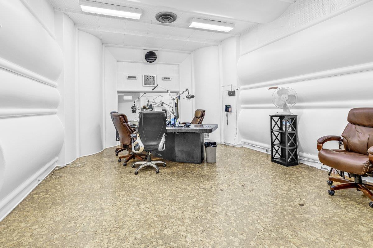 Detail Gallery Image 25 of 36 For 2300 Portola Dr, Santa Cruz,  CA 95062 - – Beds | – Baths