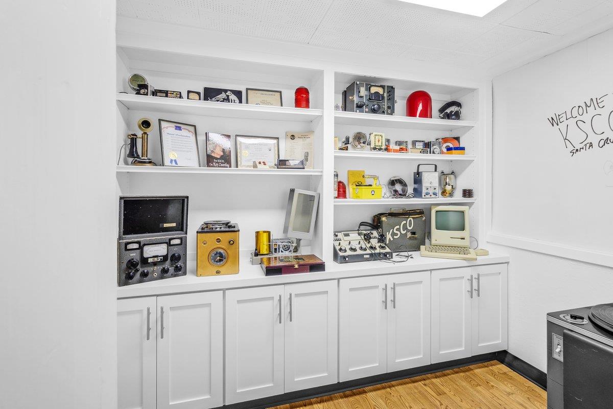 Detail Gallery Image 29 of 36 For 2300 Portola Dr, Santa Cruz,  CA 95062 - – Beds | – Baths