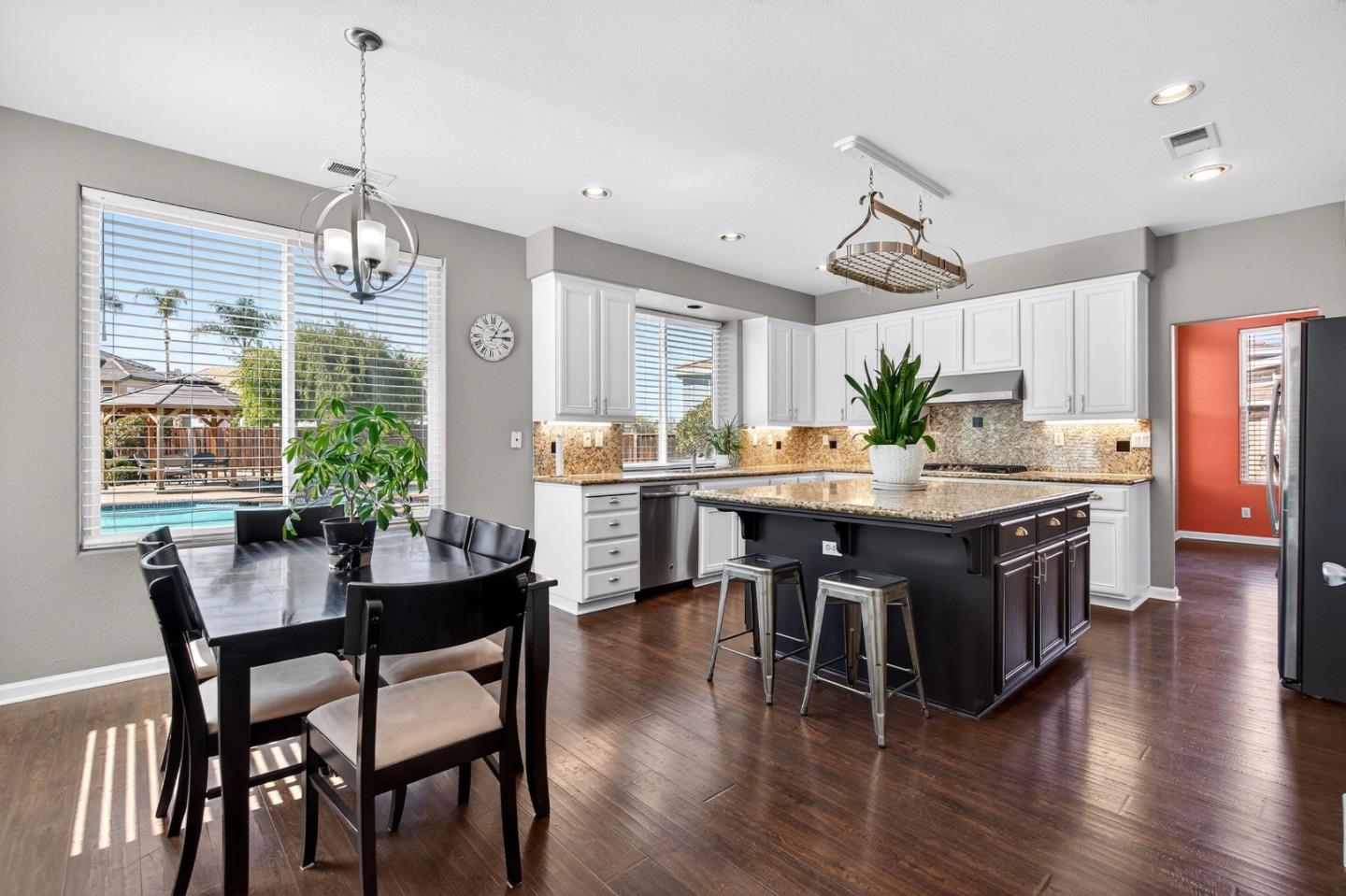 Detail Gallery Image 13 of 63 For 866 Covey Ct, Hollister,  CA 95023 - 5 Beds | 3/1 Baths