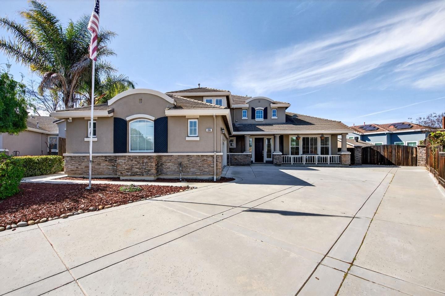 Detail Gallery Image 2 of 63 For 866 Covey Ct, Hollister,  CA 95023 - 5 Beds | 3/1 Baths