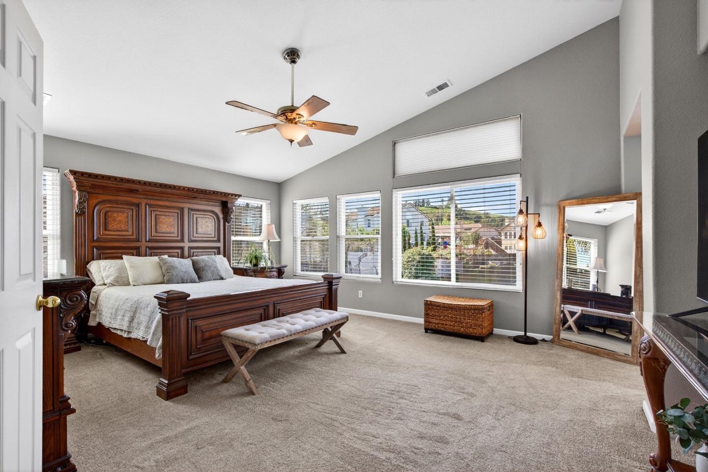 Detail Gallery Image 27 of 63 For 866 Covey Ct, Hollister,  CA 95023 - 5 Beds | 3/1 Baths