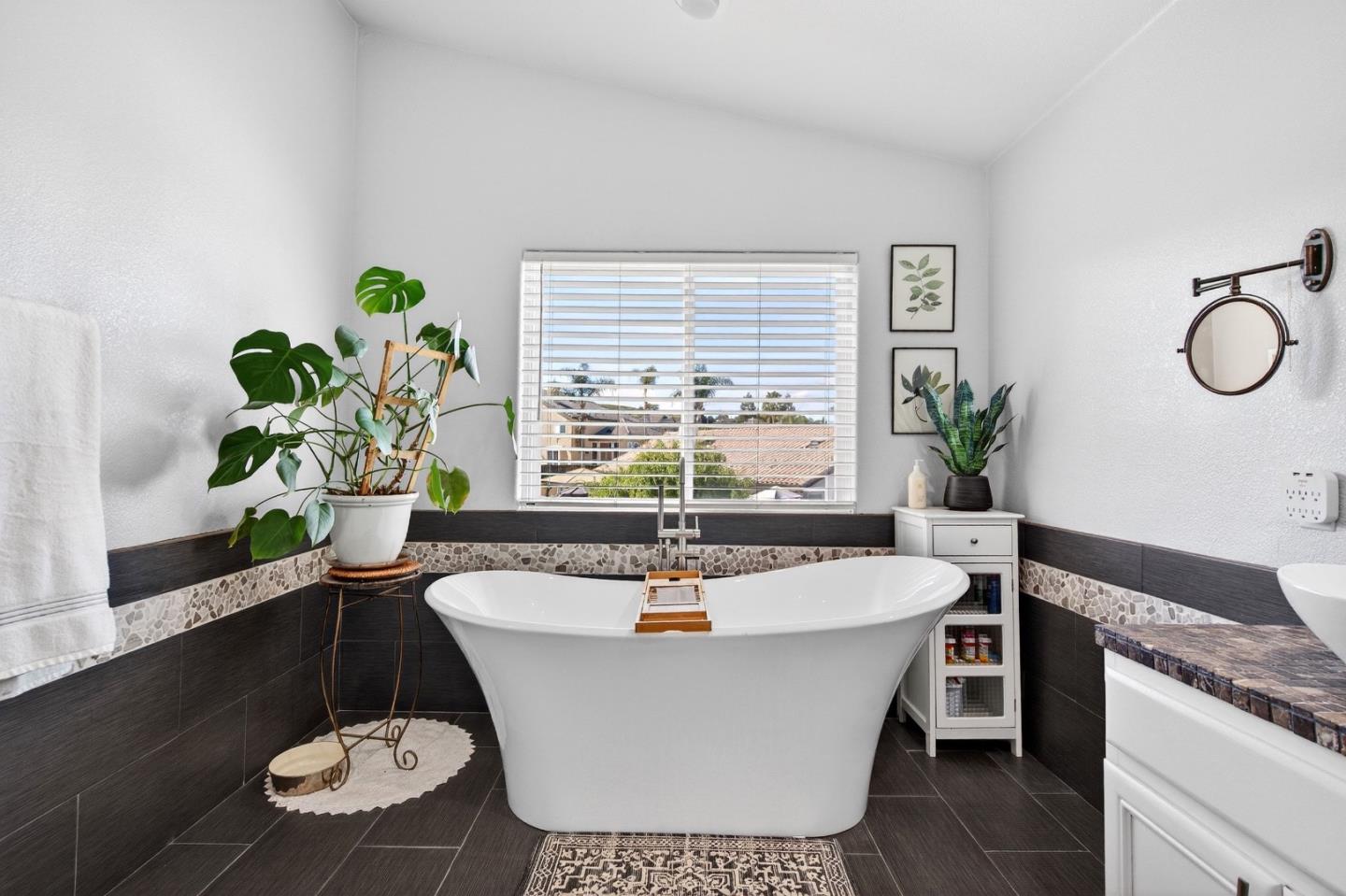 Detail Gallery Image 34 of 63 For 866 Covey Ct, Hollister,  CA 95023 - 5 Beds | 3/1 Baths