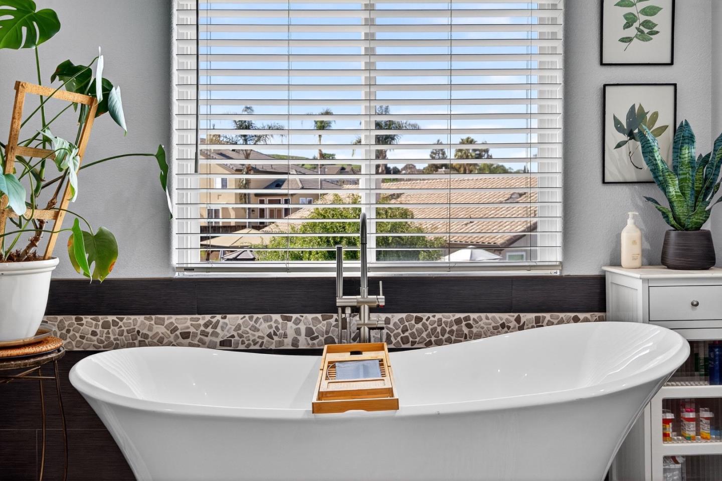 Detail Gallery Image 35 of 63 For 866 Covey Ct, Hollister,  CA 95023 - 5 Beds | 3/1 Baths