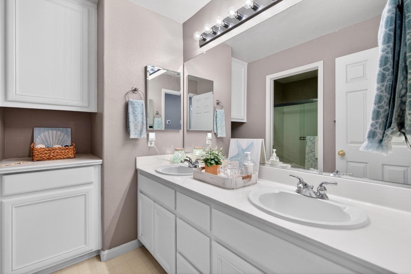 Detail Gallery Image 38 of 63 For 866 Covey Ct, Hollister,  CA 95023 - 5 Beds | 3/1 Baths