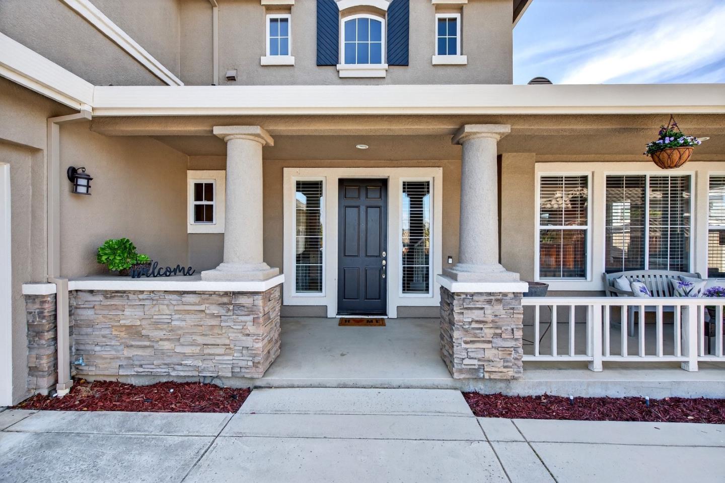 Detail Gallery Image 5 of 63 For 866 Covey Ct, Hollister,  CA 95023 - 5 Beds | 3/1 Baths