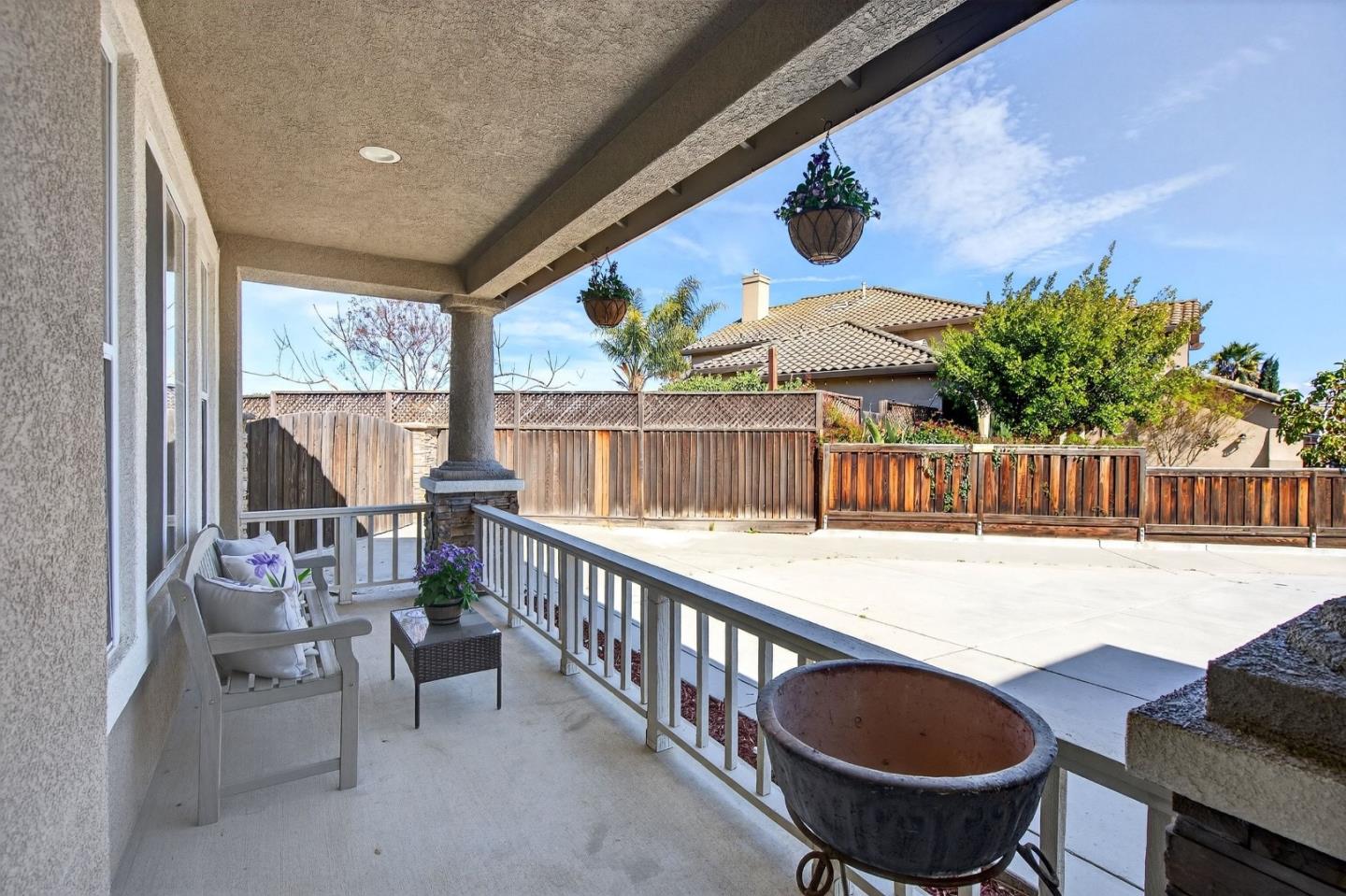 Detail Gallery Image 7 of 63 For 866 Covey Ct, Hollister,  CA 95023 - 5 Beds | 3/1 Baths
