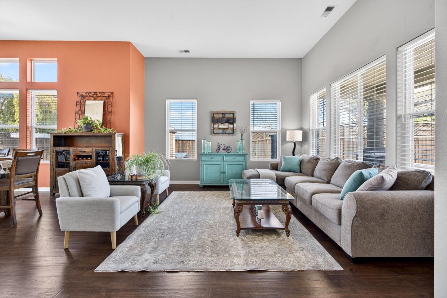 Detail Gallery Image 9 of 63 For 866 Covey Ct, Hollister,  CA 95023 - 5 Beds | 3/1 Baths