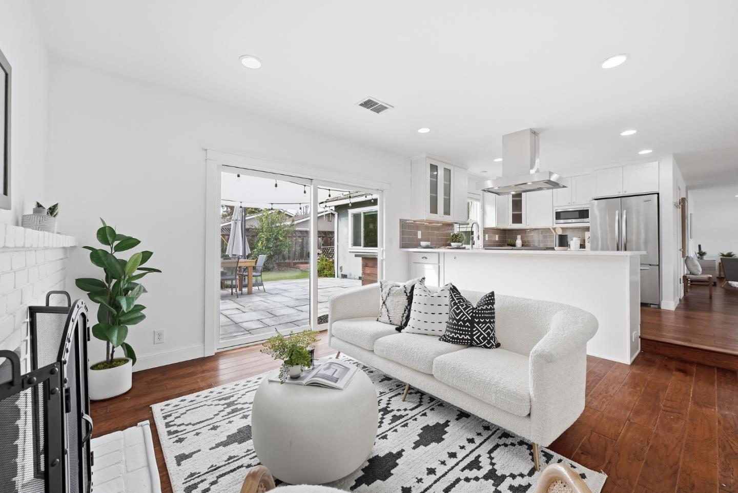 Detail Gallery Image 17 of 42 For 4005 Laurelglen Ct, San Jose,  CA 95118 - 3 Beds | 2 Baths