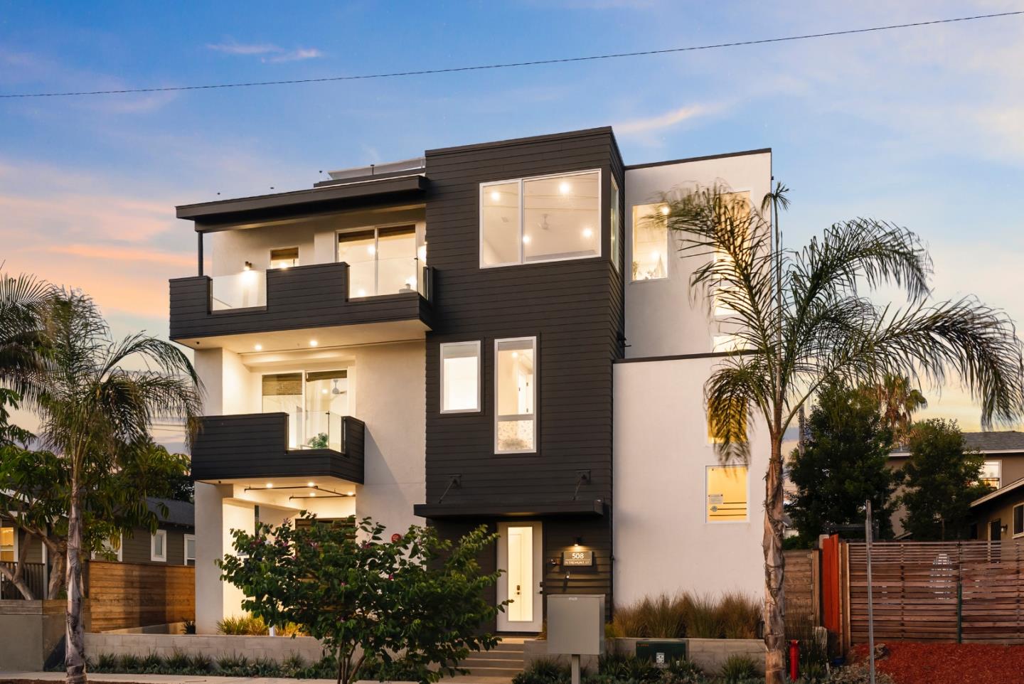 Detail Gallery Image 2 of 66 For 508 N Tremont St a,  Oceanside,  CA 92054 - 3 Beds | 3/1 Baths