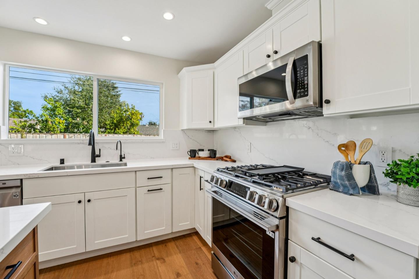 Detail Gallery Image 13 of 33 For 4685 Lage Dr, San Jose,  CA 95130 - 3 Beds | 2 Baths