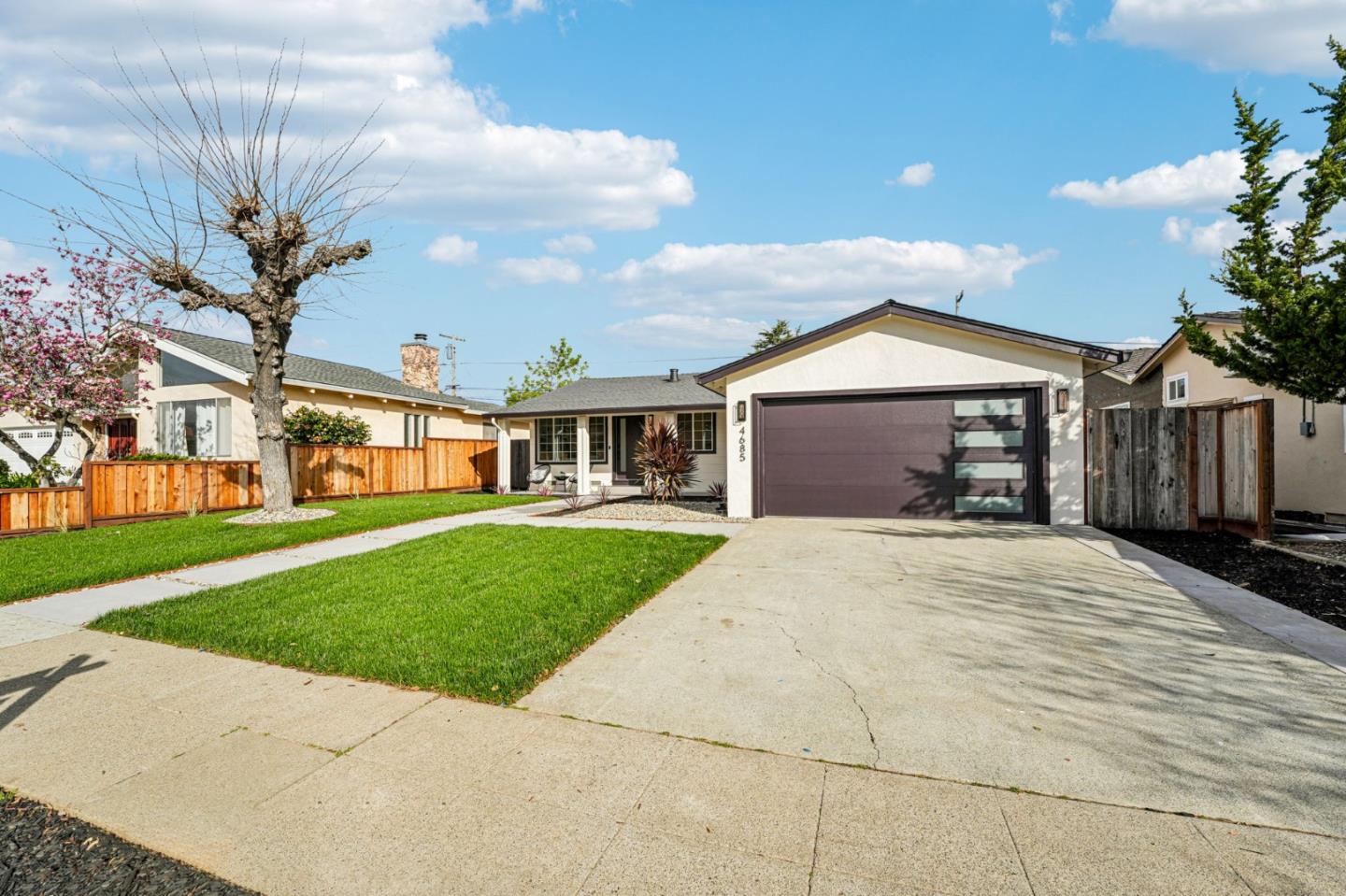 Detail Gallery Image 2 of 33 For 4685 Lage Dr, San Jose,  CA 95130 - 3 Beds | 2 Baths