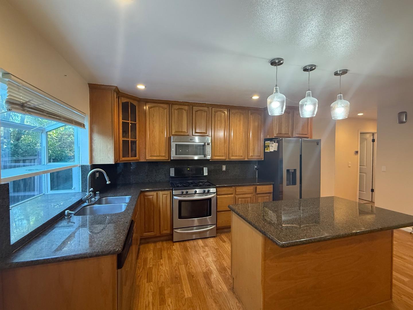 Detail Gallery Image 7 of 16 For 4182 Dulcey, San Jose,  CA 95136 - 3 Beds | 2 Baths