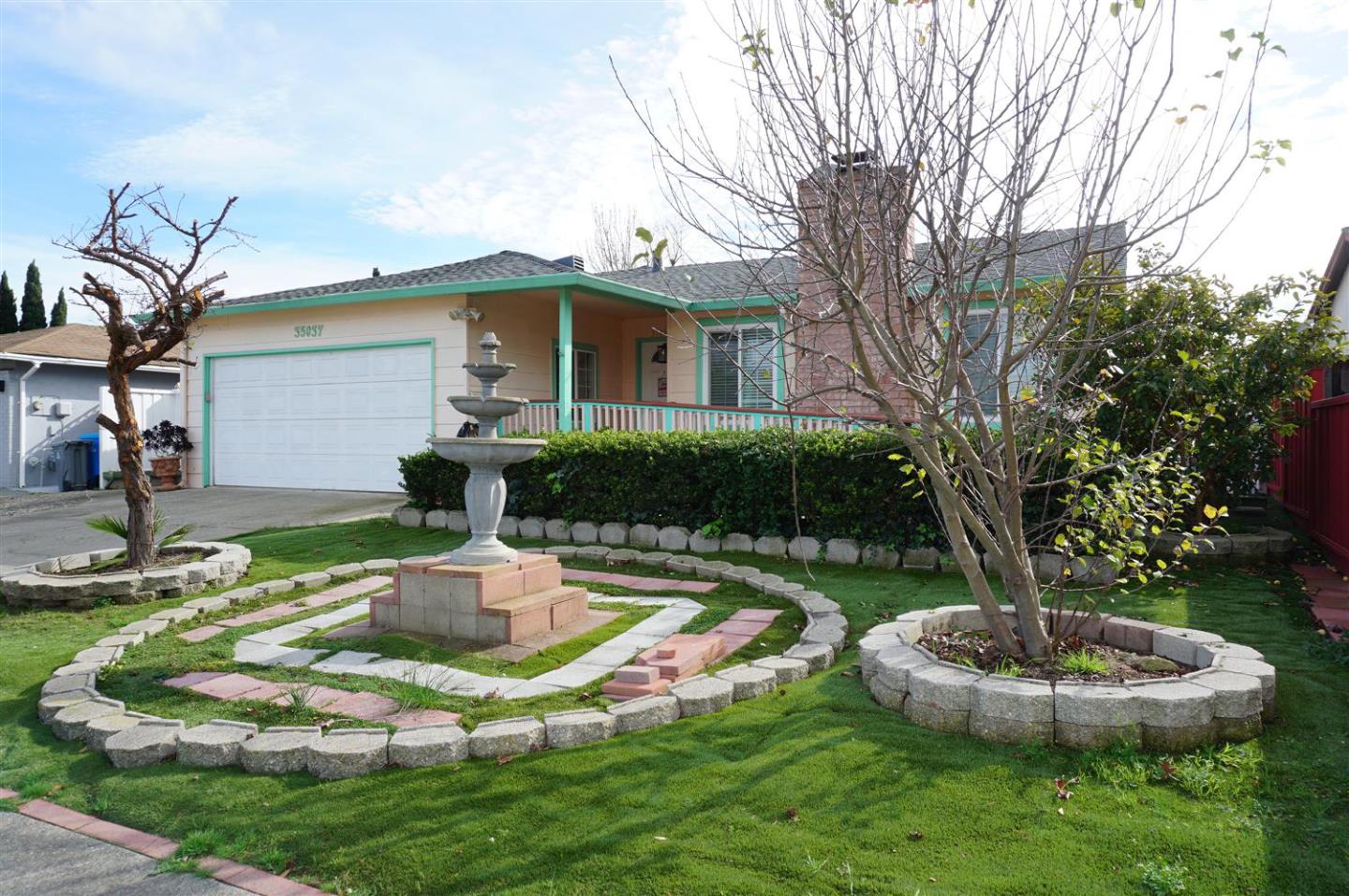 Detail Gallery Image 2 of 35 For 35037 Begonia St, Union City,  CA 94587 - 5 Beds | 2 Baths