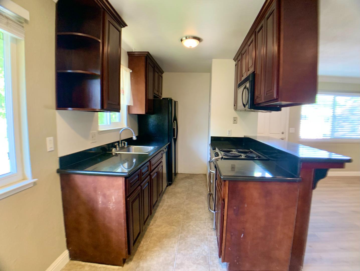 Detail Gallery Image 8 of 21 For 4768 Hatfield Walk #4,  San Jose,  CA 95124 - 2 Beds | 1 Baths