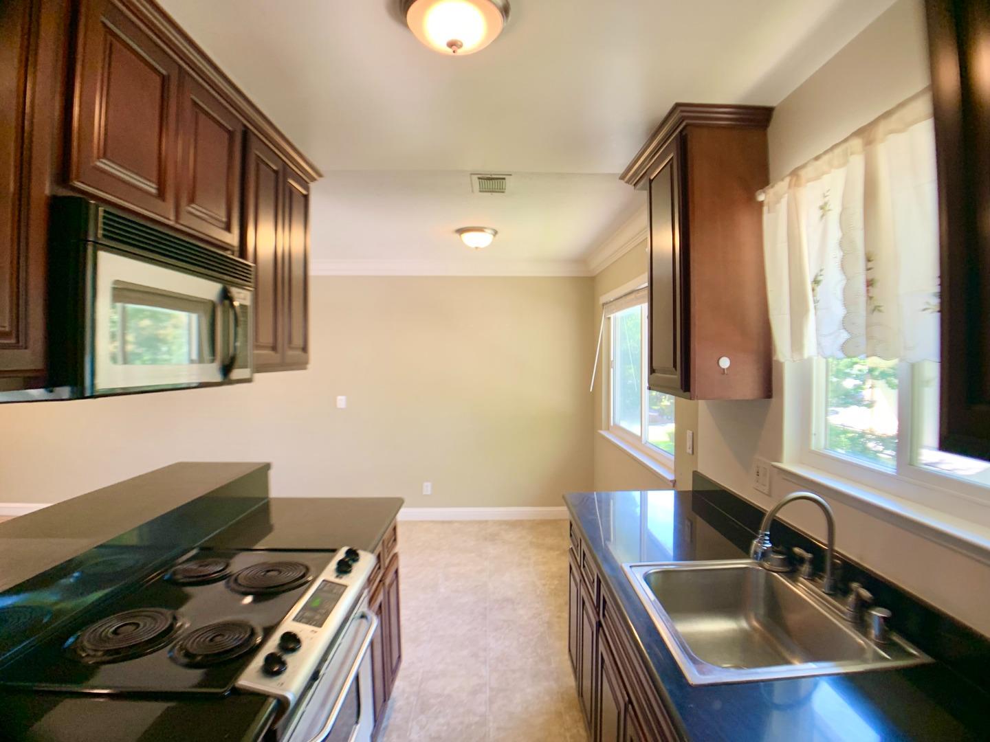 Detail Gallery Image 9 of 21 For 4768 Hatfield Walk #4,  San Jose,  CA 95124 - 2 Beds | 1 Baths