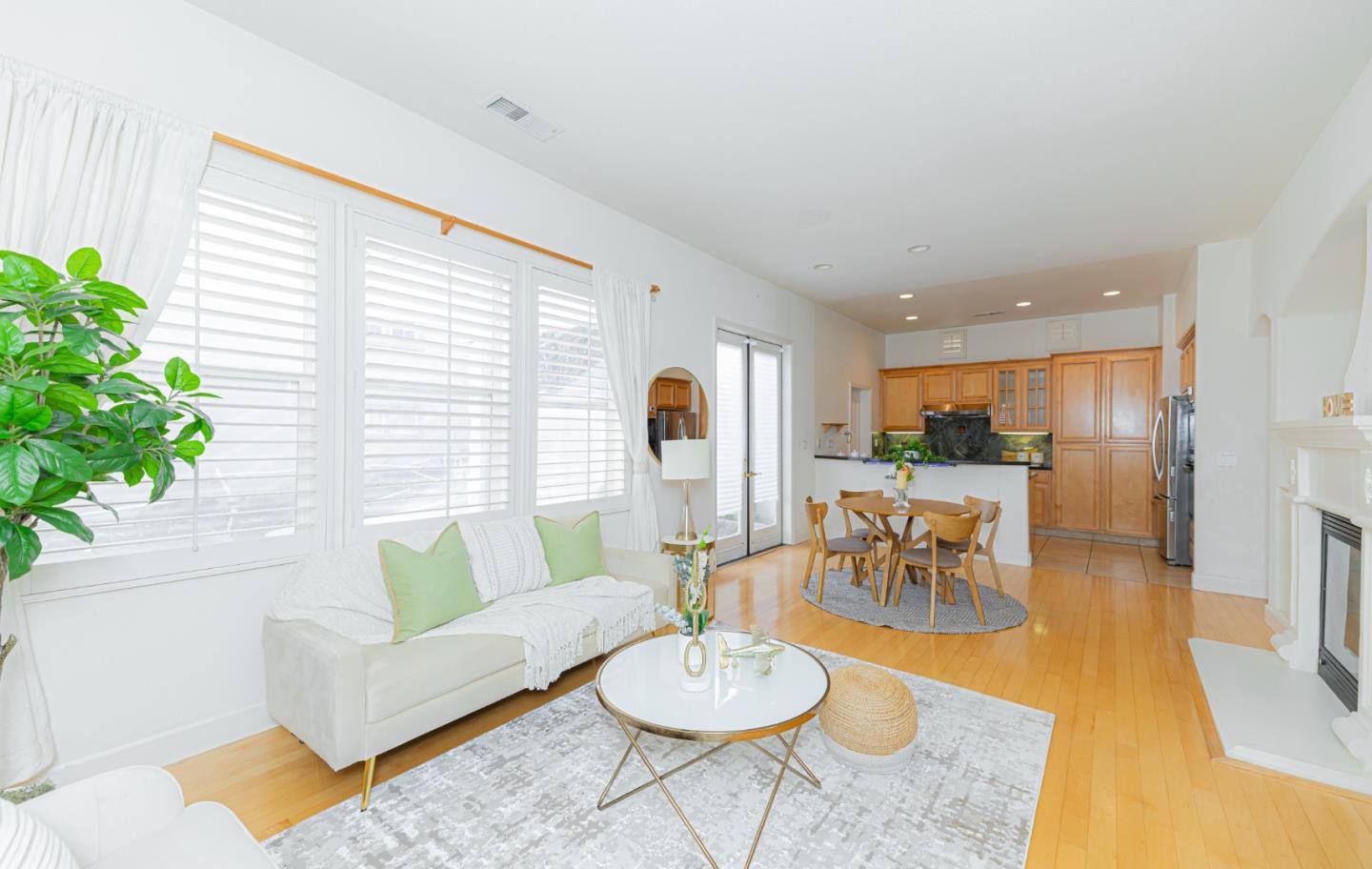 Detail Gallery Image 14 of 56 For 3350 Ariel Joshua Ct, San Jose,  CA 95135 - 4 Beds | 3/1 Baths