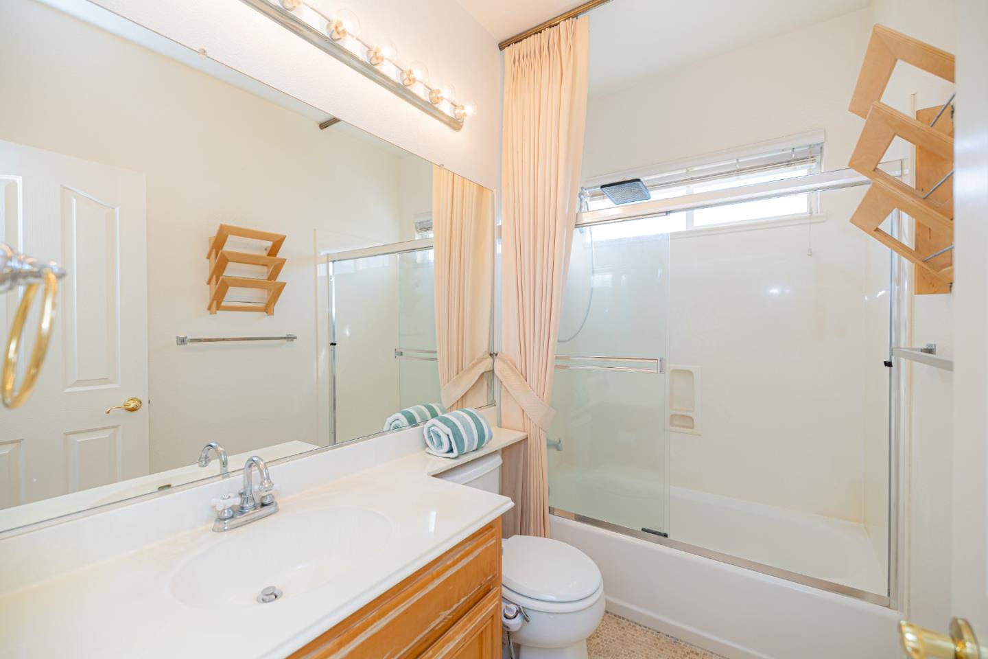 Detail Gallery Image 31 of 56 For 3350 Ariel Joshua Ct, San Jose,  CA 95135 - 4 Beds | 3/1 Baths