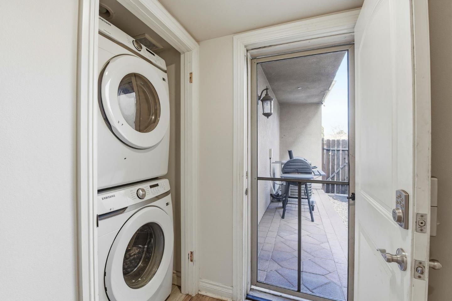 Detail Gallery Image 17 of 20 For 6016 Fair Ave, North Hollywood,  CA 91606 - 4 Beds | 4 Baths