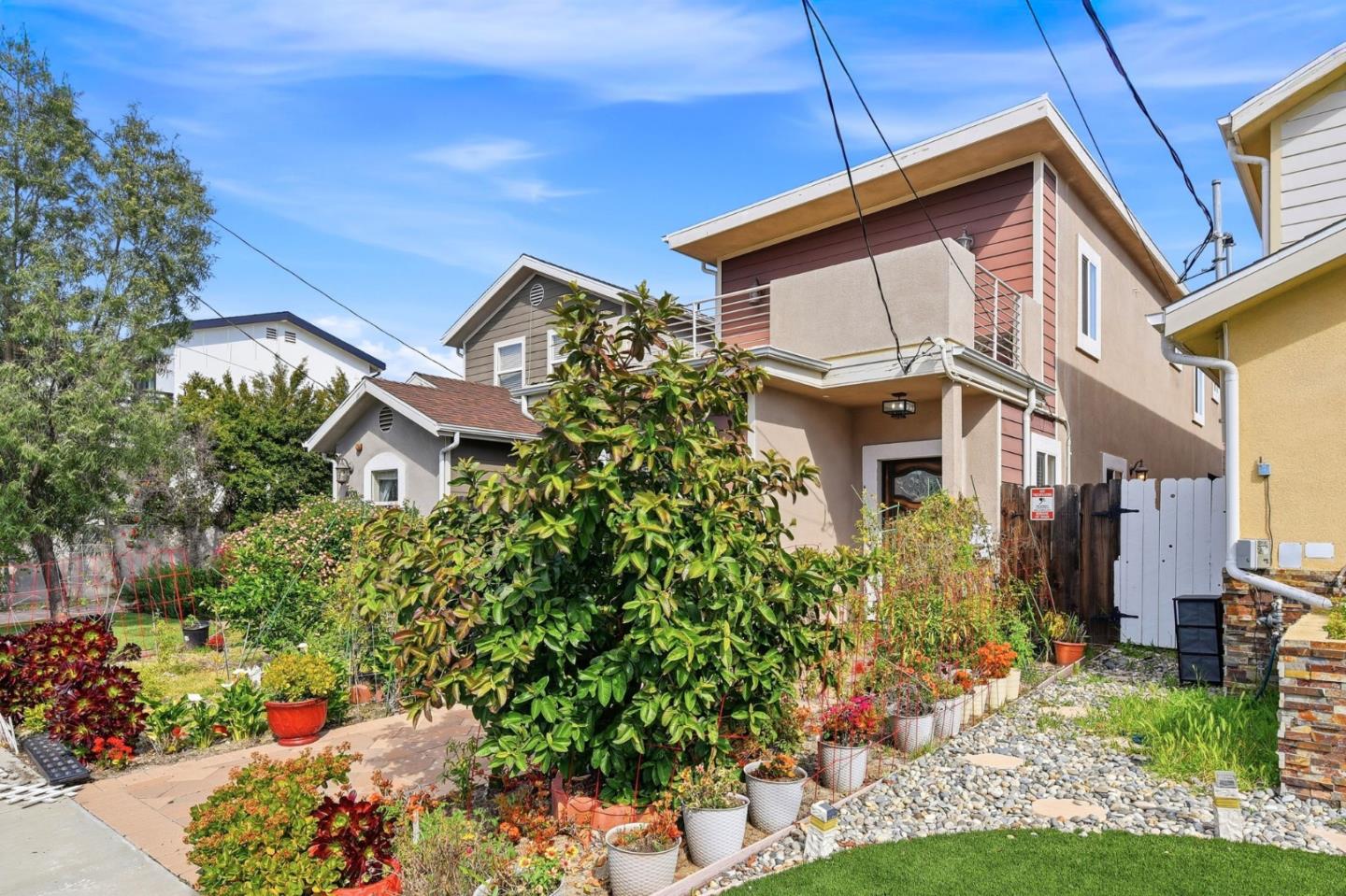 Detail Gallery Image 2 of 20 For 6016 Fair Ave, North Hollywood,  CA 91606 - 4 Beds | 4 Baths