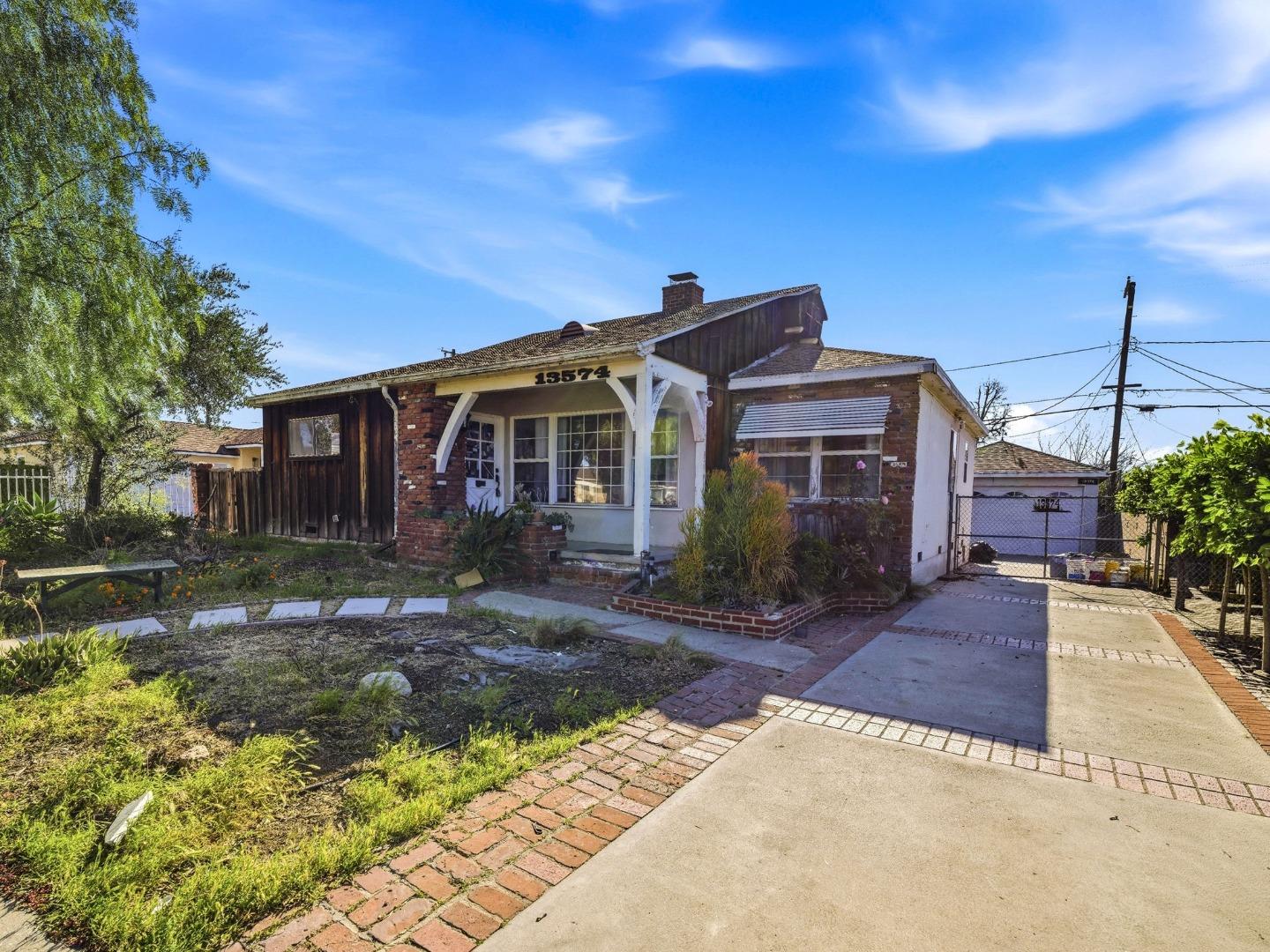 Detail Gallery Image 3 of 22 For 13574 Ottoman St, Arleta,  CA 91331 - 3 Beds | 2 Baths