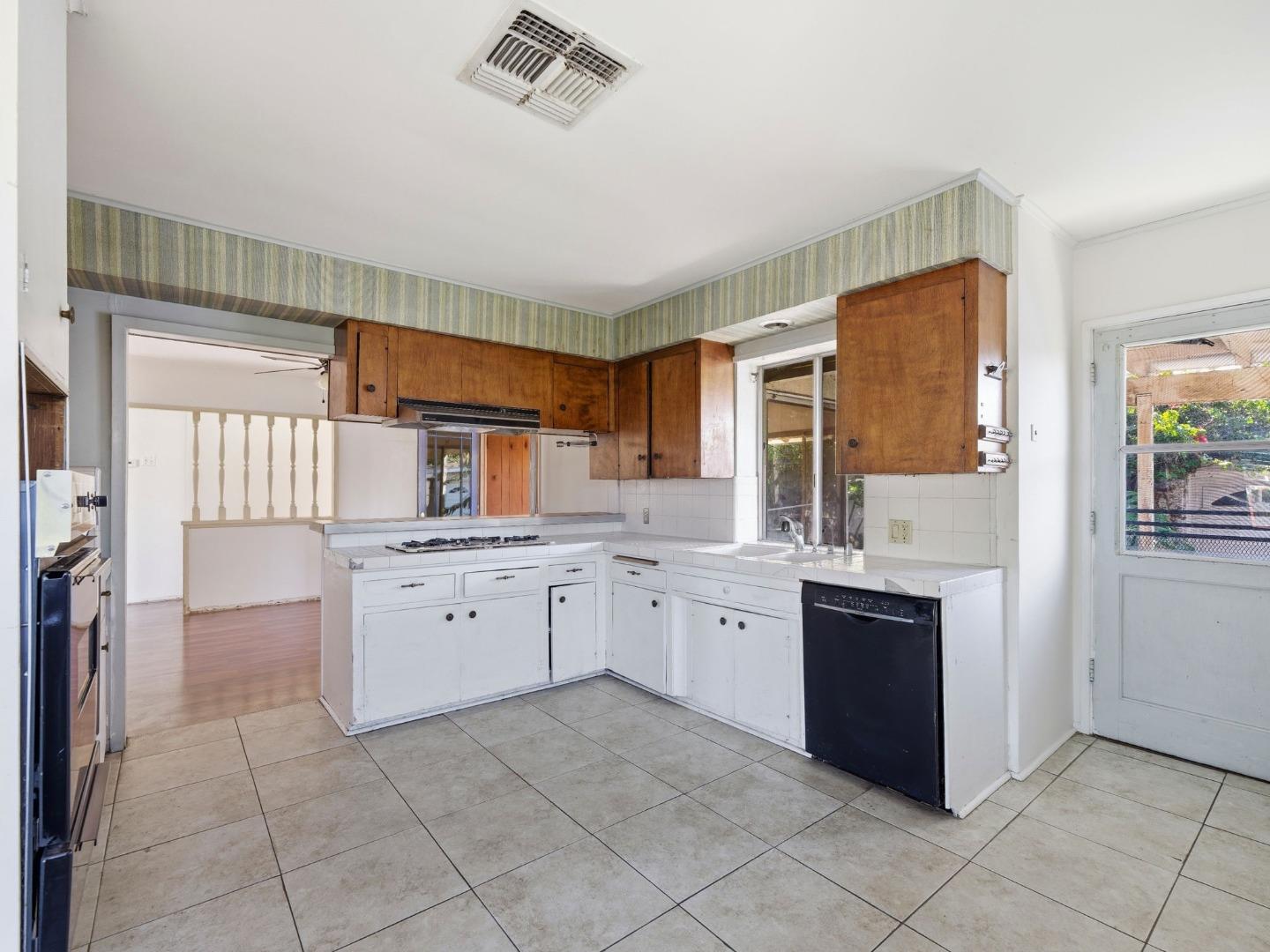Detail Gallery Image 8 of 22 For 13574 Ottoman St, Arleta,  CA 91331 - 3 Beds | 2 Baths