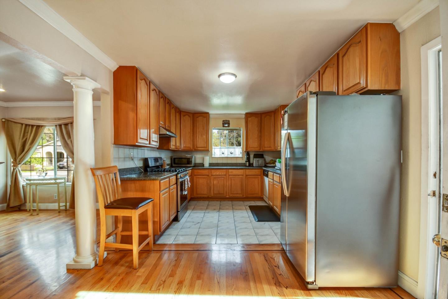 Detail Gallery Image 10 of 38 For 204 Park St, Redwood City,  CA 94061 - 4 Beds | 2 Baths