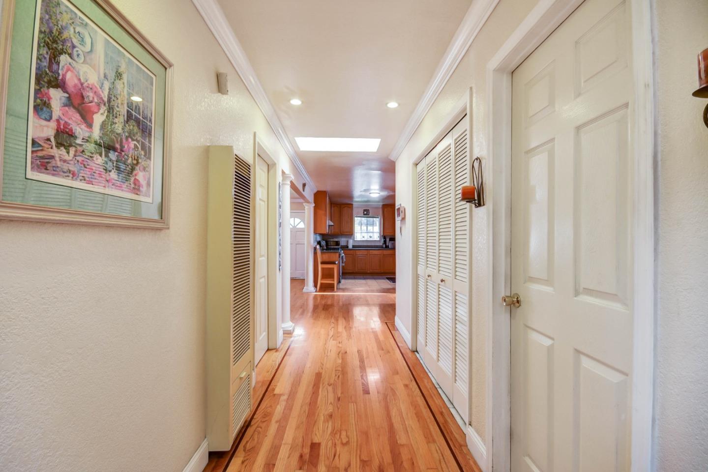 Detail Gallery Image 11 of 38 For 204 Park St, Redwood City,  CA 94061 - 4 Beds | 2 Baths