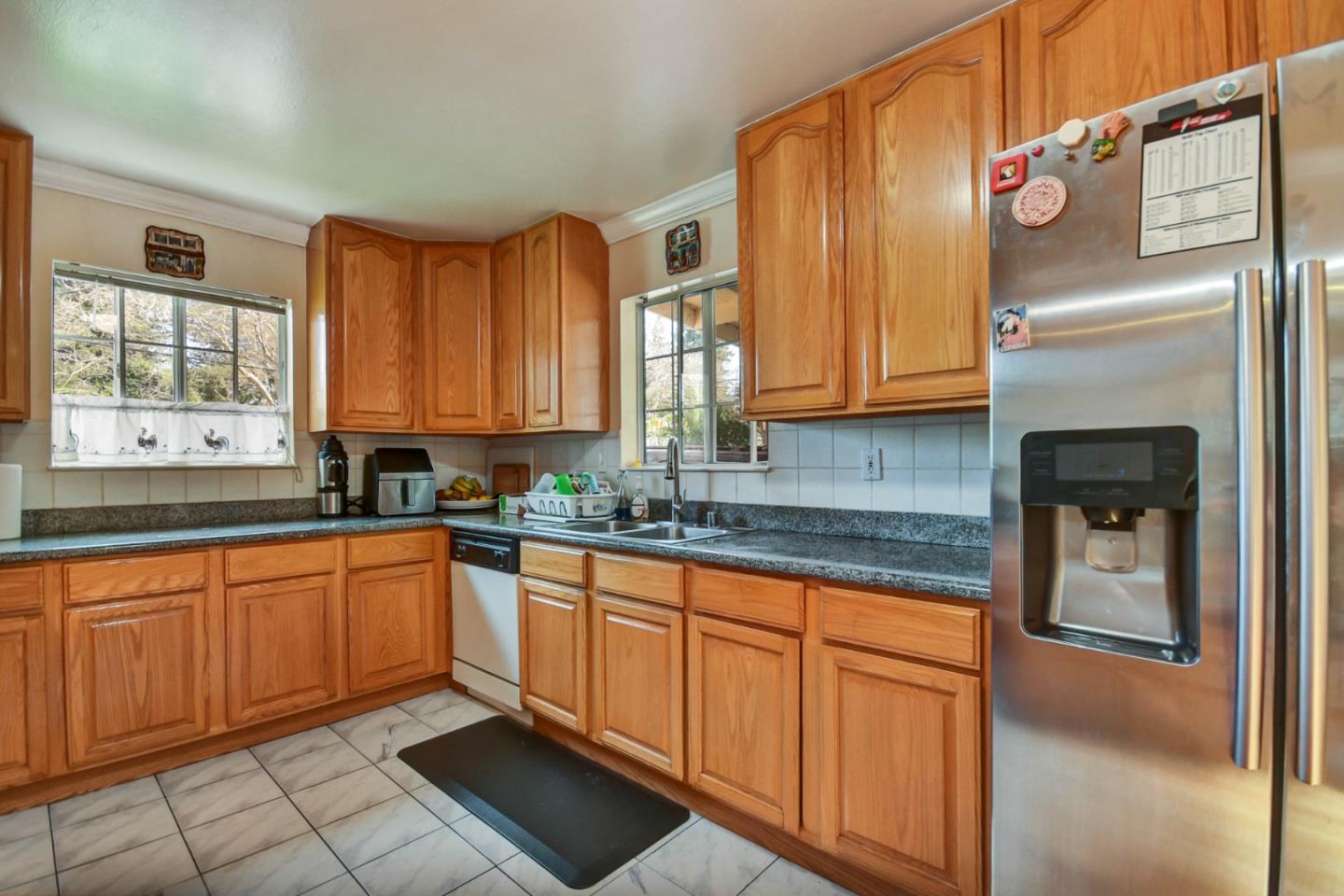 Detail Gallery Image 12 of 38 For 204 Park St, Redwood City,  CA 94061 - 4 Beds | 2 Baths