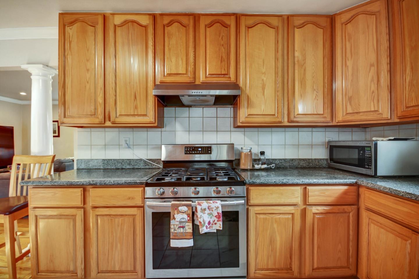 Detail Gallery Image 14 of 38 For 204 Park St, Redwood City,  CA 94061 - 4 Beds | 2 Baths