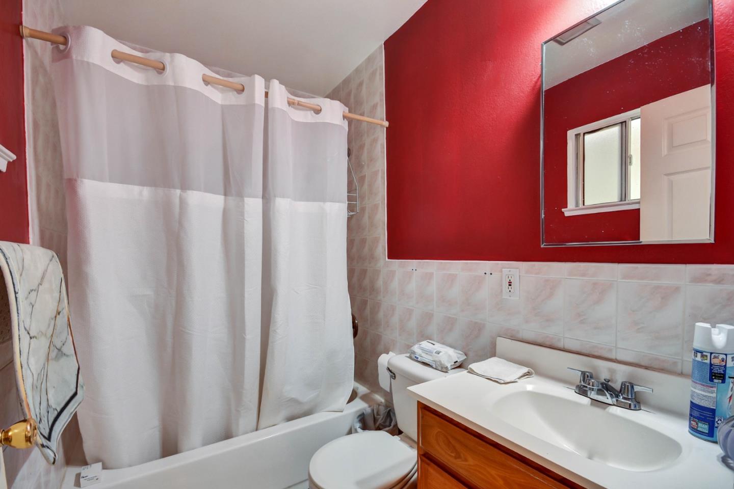 Detail Gallery Image 16 of 38 For 204 Park St, Redwood City,  CA 94061 - 4 Beds | 2 Baths