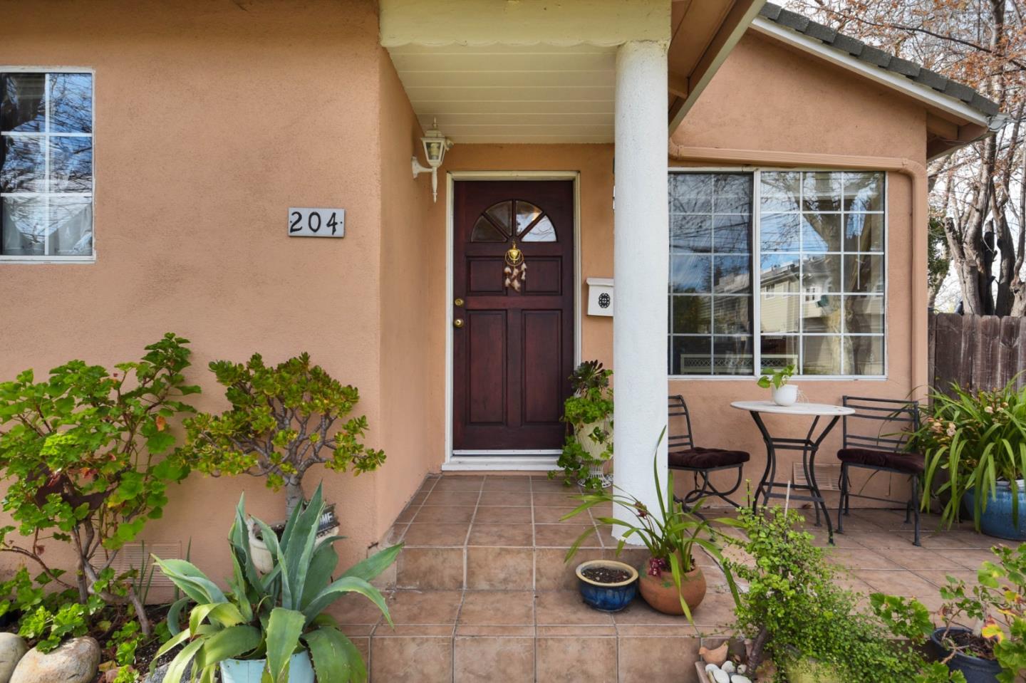 Detail Gallery Image 2 of 38 For 204 Park St, Redwood City,  CA 94061 - 4 Beds | 2 Baths