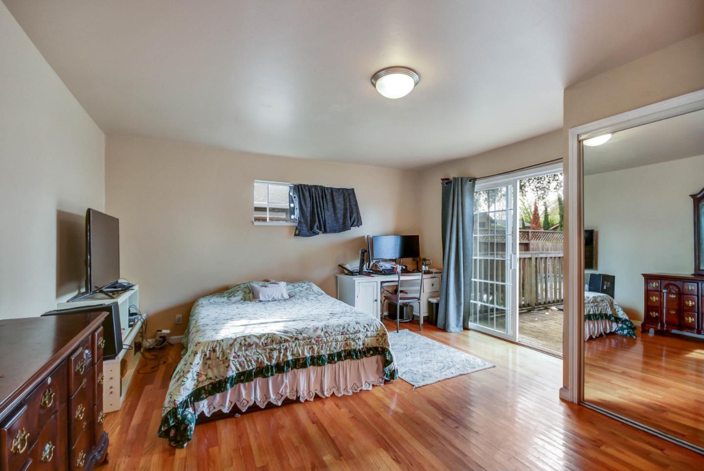 Detail Gallery Image 24 of 38 For 204 Park St, Redwood City,  CA 94061 - 4 Beds | 2 Baths