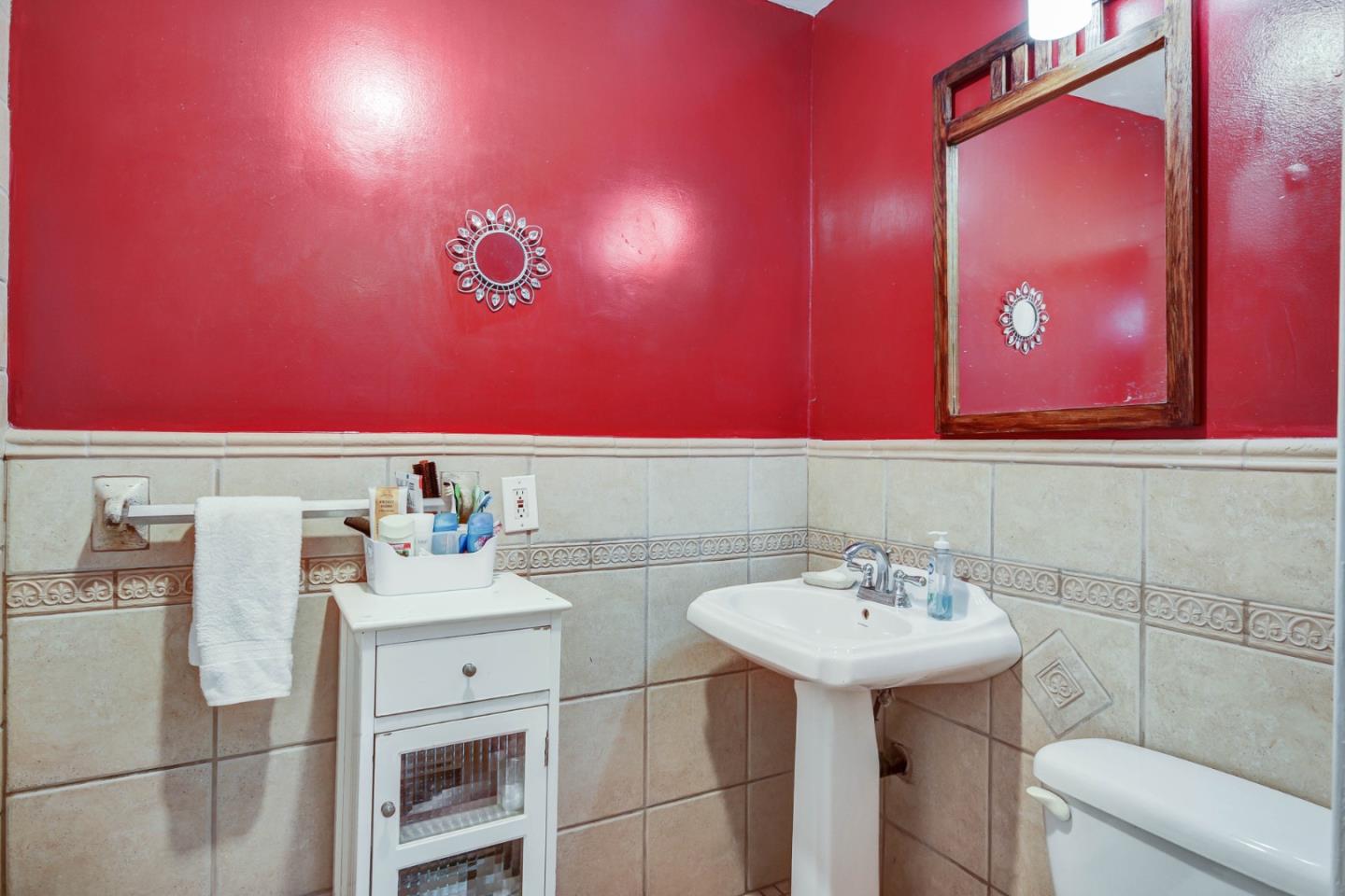 Detail Gallery Image 25 of 38 For 204 Park St, Redwood City,  CA 94061 - 4 Beds | 2 Baths