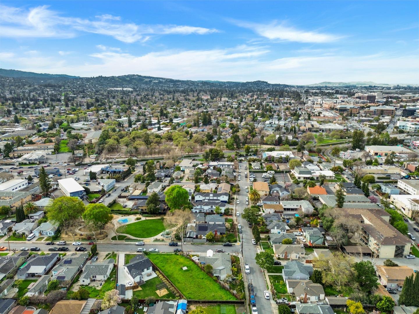 Detail Gallery Image 35 of 38 For 204 Park St, Redwood City,  CA 94061 - 4 Beds | 2 Baths