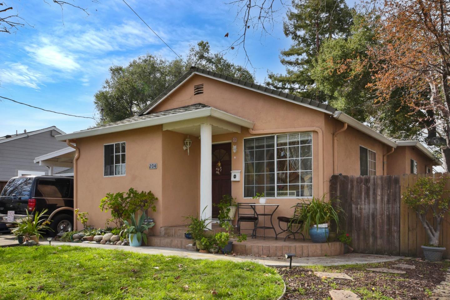 Detail Gallery Image 36 of 38 For 204 Park St, Redwood City,  CA 94061 - 4 Beds | 2 Baths