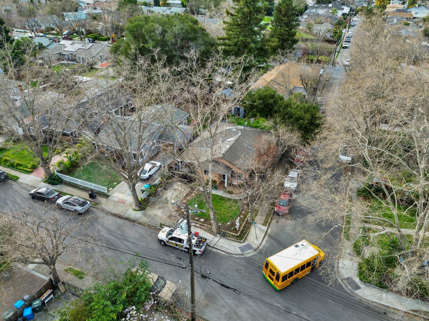 Detail Gallery Image 4 of 38 For 204 Park St, Redwood City,  CA 94061 - 4 Beds | 2 Baths