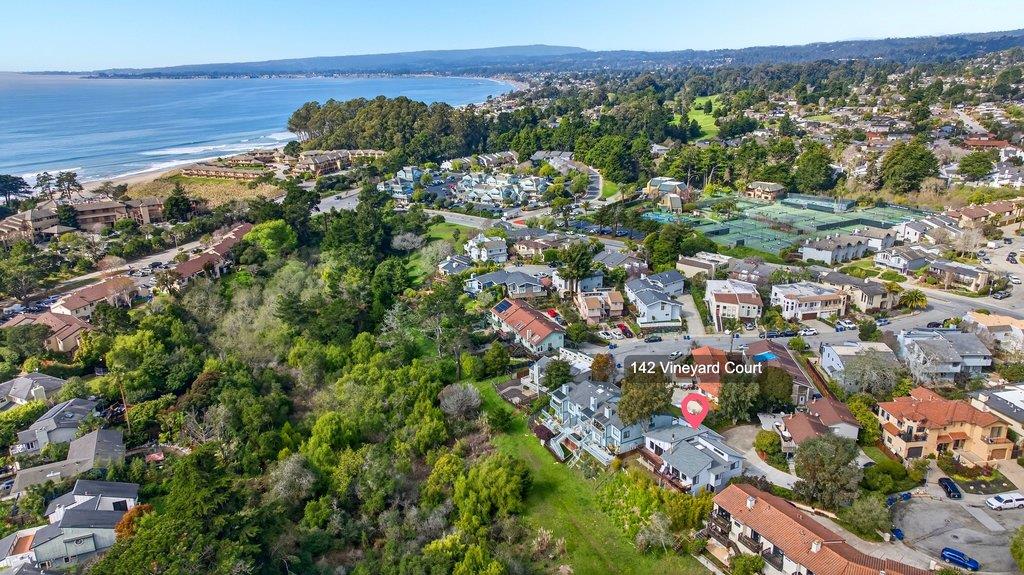 Detail Gallery Image 3 of 67 For 142 Vineyard Ct, Aptos,  CA 95003 - 4 Beds | 4 Baths