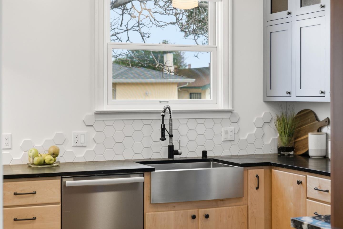 Detail Gallery Image 14 of 45 For 618 9th Ave, San Mateo,  CA 94402 - 2 Beds | 1/1 Baths