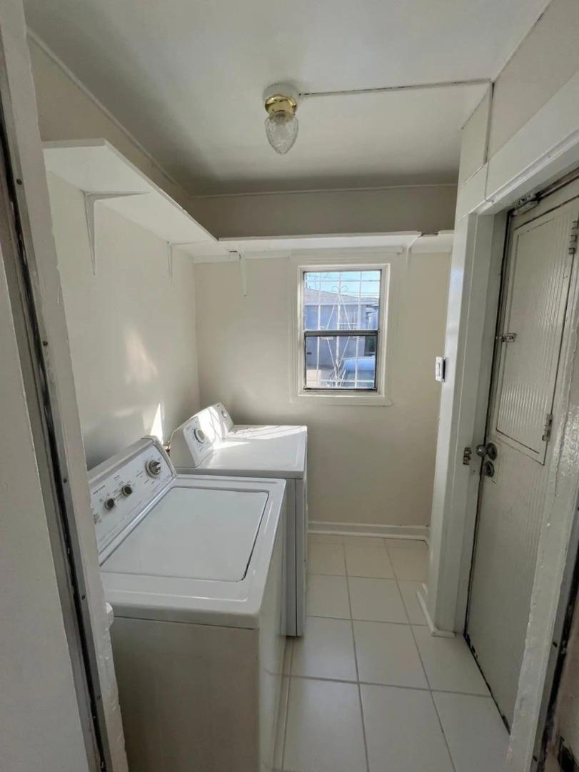 Detail Gallery Image 2 of 7 For 1110 W 92nd St, Los Angeles,  CA 90044 - 3 Beds | 2/1 Baths