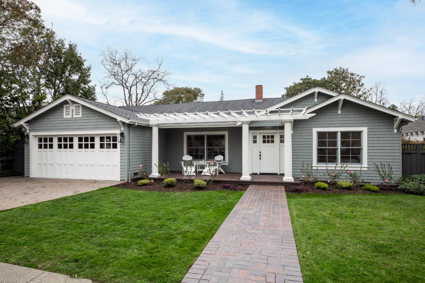 Detail Gallery Image 2 of 37 For 27 Nevada St, Redwood City,  CA 94062 - 3 Beds | 2 Baths